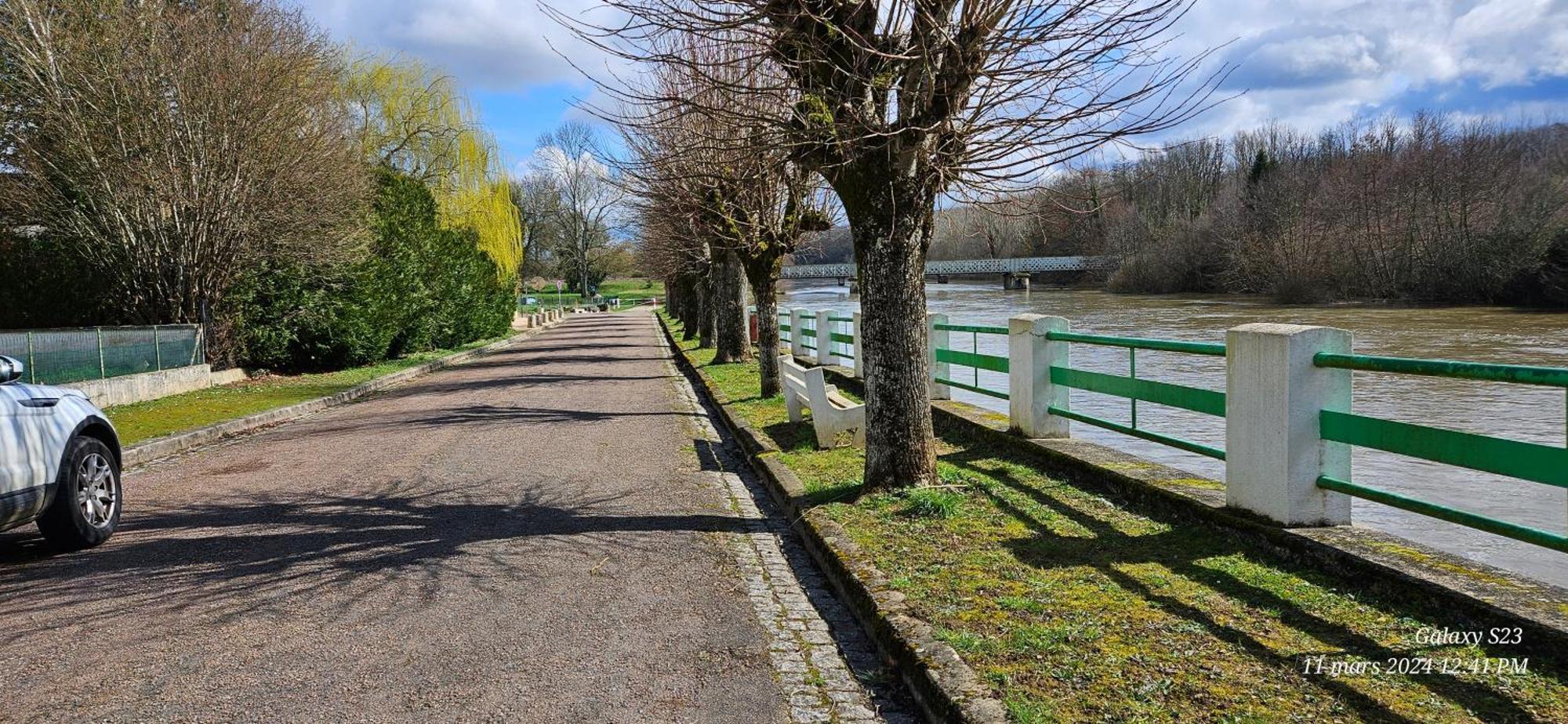 Pavillon Avec Jardin Clos Au Bord De L'Yonne Coulanges-sur-Yonne Extérieur photo