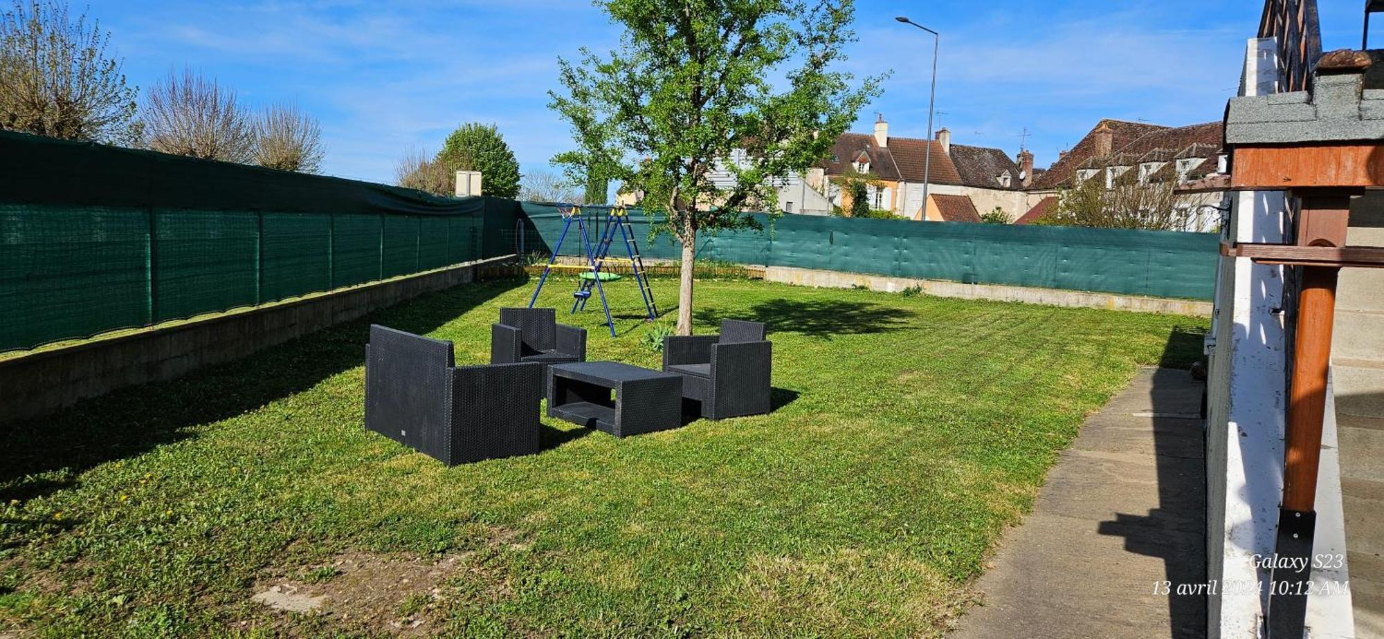 Pavillon Avec Jardin Clos Au Bord De L'Yonne Coulanges-sur-Yonne Extérieur photo