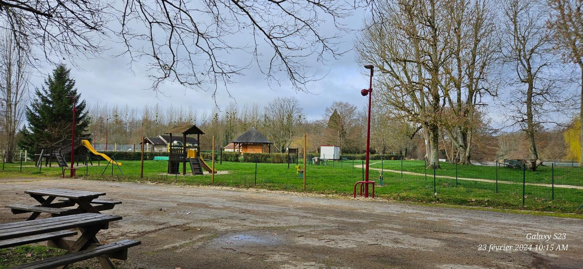 Pavillon Avec Jardin Clos Au Bord De L'Yonne Coulanges-sur-Yonne Extérieur photo